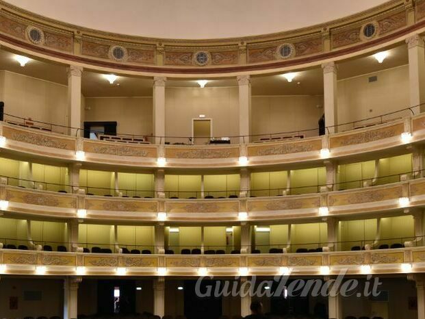 lecce-teatro-apollo_1_orig.jpg